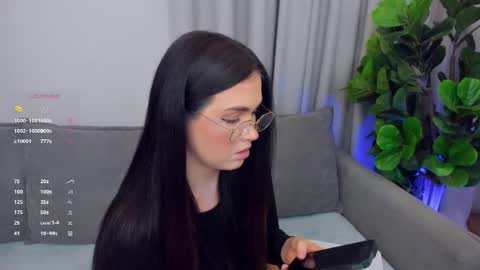 Snapshot of sexyangeloux chatting on 05.14.26 Lou online show from 05.14.26