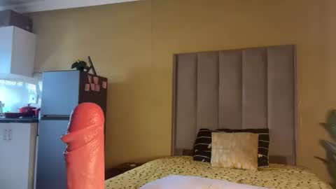 Snapshot of sexyasszeeee chatting on 10.24.25 sexyasszeeee online show from 10.24.25