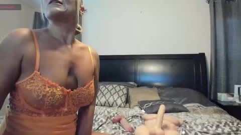 sexybeachmom online show from 10.21.25