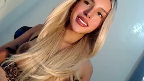 Snapshot of sexybite1 chatting on 02.15.25 Seraphina Blaze online show from 02.15.25