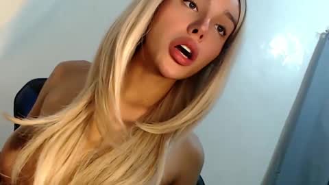 Snapshot of sexybite1 chatting on 02.22.25 Seraphina Blaze online show from 02.22.25