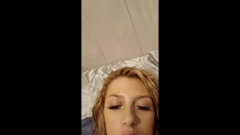 sexyblondebombshell703890 online show from 04.15.26