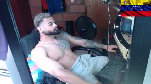 Snapshot of sexybody3224 chatting on 01.05.25 said online show from 01.05.25