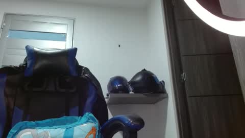 Snapshot of sexyboy_bigclit chatting on 06.04.26 Iker online show from 06.04.26