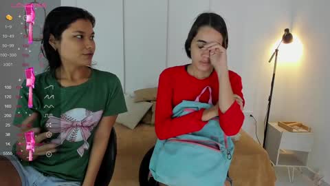 Snapshot of sexychanell_18 chatting on 12.30.24 chanell and yina online show from 12.30.24