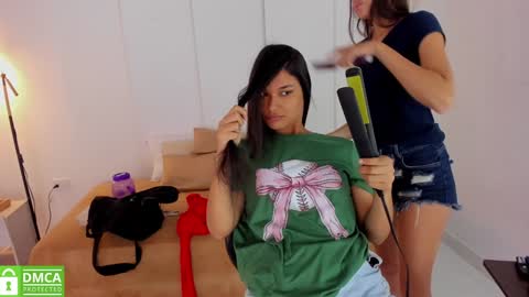 Snapshot of sexychanell_18 chatting on 12.30.24 chanell and yina online show from 12.30.24