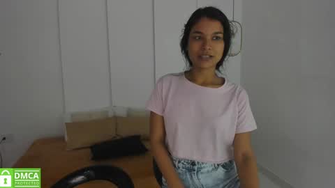 Snapshot of sexychanell_18 chatting on 01.06.25 chanell and yina online show from 01.06.25