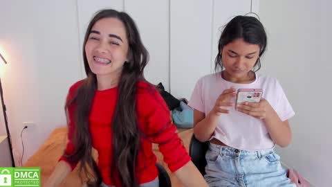 Snapshot of sexychanell_18 chatting on 01.06.25 chanell and yina online show from 01.06.25