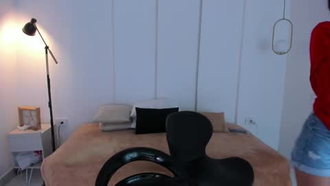 Snapshot of sexychanell_18 chatting on 01.16.25 chanell and yina online show from 01.16.25