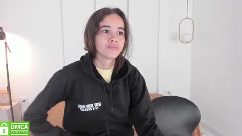 Snapshot of sexychanell_18 chatting on 01.23.25 chanell and yina online show from 01.23.25