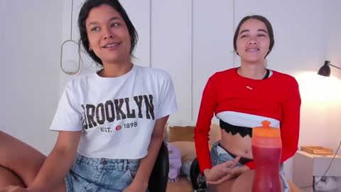 Snapshot of sexychanell_18 chatting on 02.08.25 chanell and yina online show from 02.08.25