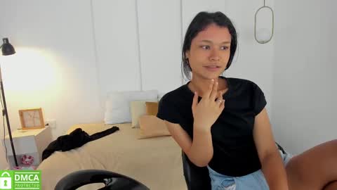 Snapshot of sexychanell_18 chatting on 02.18.25 chanell and yina online show from 02.18.25