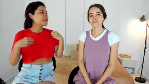 Snapshot of sexychanell_18 chatting on 03.05.25 chanell and yina online show from 03.05.25