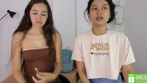 Snapshot of sexychanell_18 chatting on 10.21.25 chanell and yina online show from 10.21.25