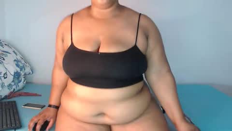 Snapshot of sexychill2000 chatting on 10.14.25 SEXYCHILL online show from 10.14.25