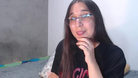 Snapshot of sexycoralinne69 chatting on 02.05.25 Coralinne online show from 02.05.25