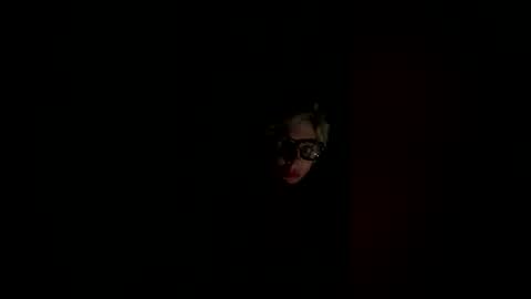 Snapshot of sexycutiecougar chatting on 05.10.26 Cutiecougarr online show from 05.10.26