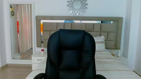 Snapshot of sexydakotha chatting on 01.10.25 DAKOTA online show from 01.10.25