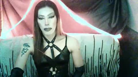 Snapshot of sexydevine_34 chatting on 04.21.26 Devine online show from 04.21.26