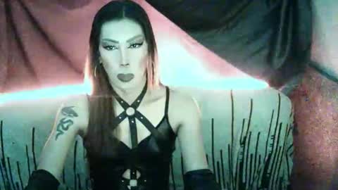 Snapshot of sexydevine_34 chatting on 04.21.26 Devine online show from 04.21.26