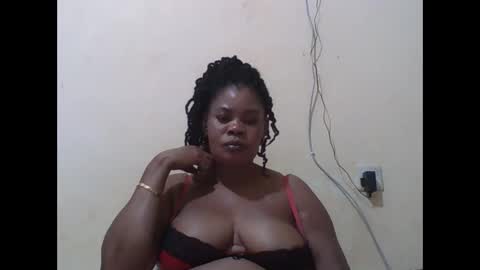 Snapshot of sexydove2 chatting on 09.18.25 EMILY online show from 09.18.25