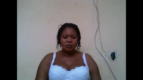 Snapshot of sexydove2 chatting on 10.09.25 EMILY online show from 10.09.25