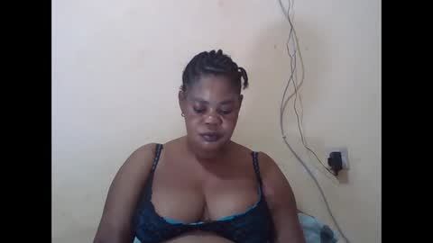 Snapshot of sexydove2 chatting on 10.30.25 EMILY online show from 10.30.25