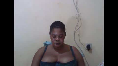 Snapshot of sexydove2 chatting on 10.30.25 EMILY online show from 10.30.25