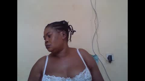 Snapshot of sexydove2 chatting on 10.31.25 EMILY online show from 10.31.25