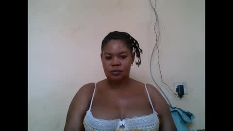 Snapshot of sexydove2 chatting on 11.01.25 EMILY online show from 11.01.25