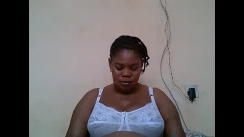 Snapshot of sexydove2 chatting on 11.02.25 EMILY online show from 11.02.25