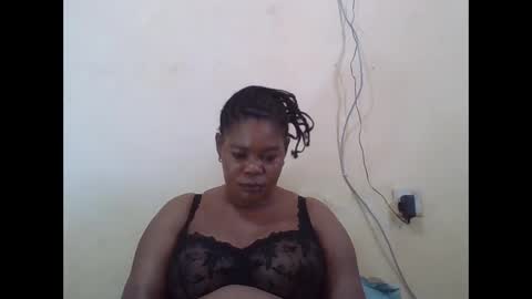 Snapshot of sexydove2 chatting on 11.03.25 EMILY online show from 11.03.25