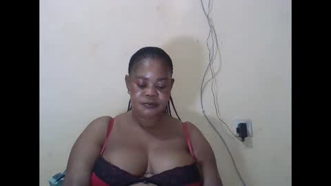 Snapshot of sexydove2 chatting on 11.05.25 EMILY online show from 11.05.25