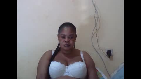 Snapshot of sexydove2 chatting on 11.08.25 EMILY online show from 11.08.25