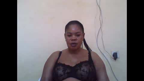 Snapshot of sexydove2 chatting on 11.10.25 EMILY online show from 11.10.25