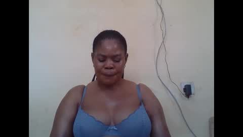 Snapshot of sexydove2 chatting on 11.13.25 EMILY online show from 11.13.25