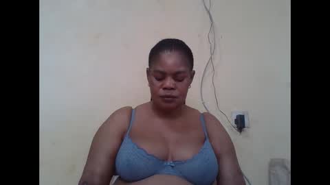 Snapshot of sexydove2 chatting on 11.14.25 EMILY online show from 11.14.25