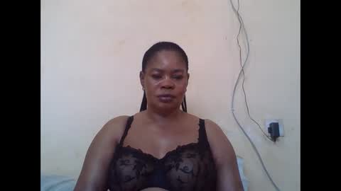 Snapshot of sexydove2 chatting on 11.15.25 EMILY online show from 11.15.25