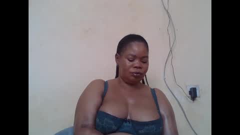 Snapshot of sexydove2 chatting on 11.18.25 EMILY online show from 11.18.25