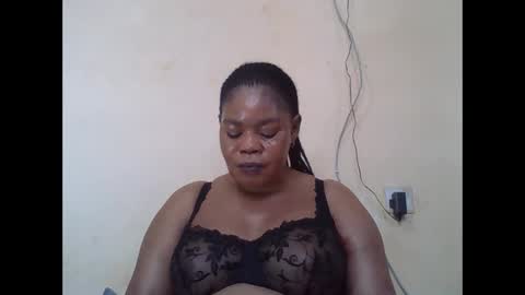 Snapshot of sexydove2 chatting on 11.21.25 EMILY online show from 11.21.25