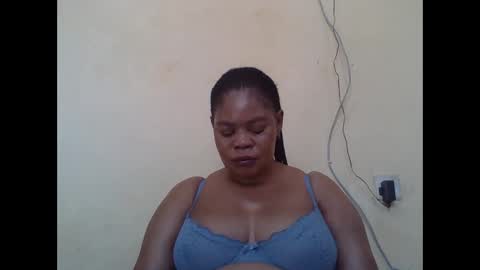 Snapshot of sexydove2 chatting on 11.22.25 EMILY online show from 11.22.25