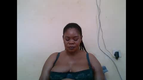 Snapshot of sexydove2 chatting on 11.25.25 EMILY online show from 11.25.25