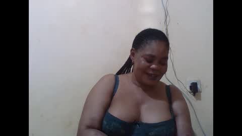 Snapshot of sexydove2 chatting on 11.25.25 EMILY online show from 11.25.25