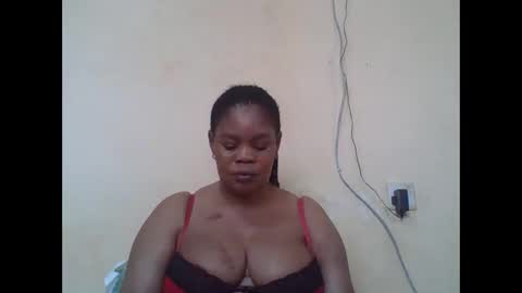 Snapshot of sexydove2 chatting on 12.01.25 EMILY online show from 12.01.25