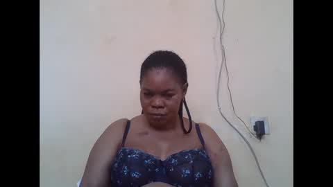 Snapshot of sexydove2 chatting on 12.02.25 EMILY online show from 12.02.25