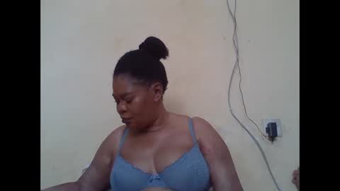 Snapshot of sexydove2 chatting on 12.14.25 EMILY online show from 12.14.25