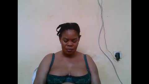 Snapshot of sexydove2 chatting on 12.16.25 EMILY online show from 12.16.25