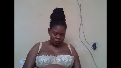 Snapshot of sexydove2 chatting on 01.14.26 EMILY online show from 01.14.26