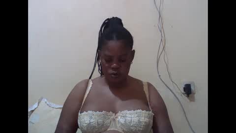 Snapshot of sexydove2 chatting on 01.15.26 EMILY online show from 01.15.26