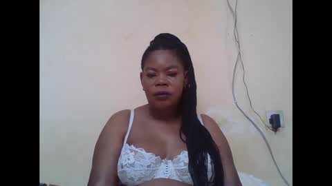 Snapshot of sexydove2 chatting on 01.16.26 EMILY online show from 01.16.26